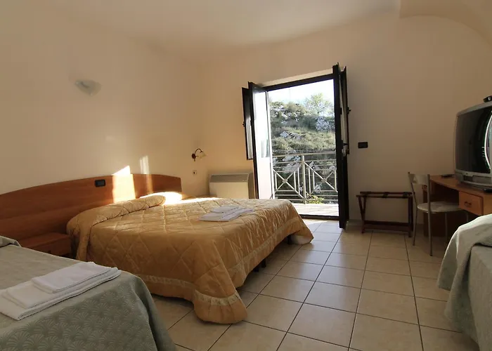 Otel La Rupe San Benedetto de' Marsi