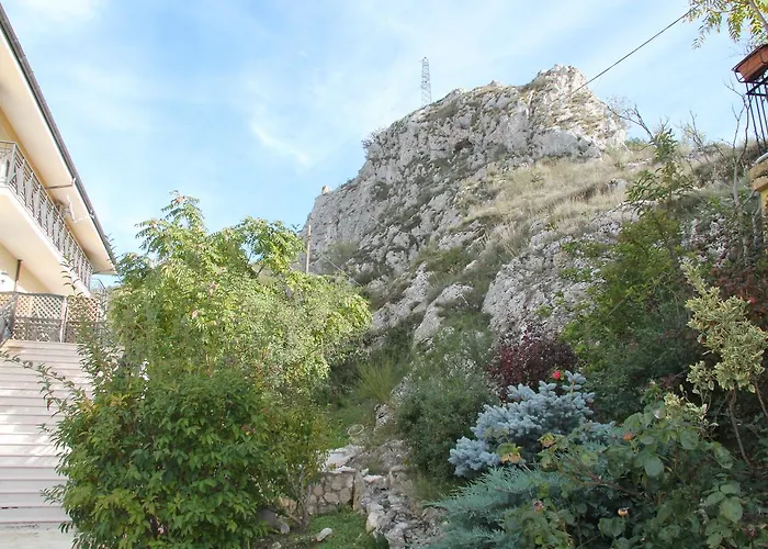 Otel La Rupe San Benedetto de' Marsi