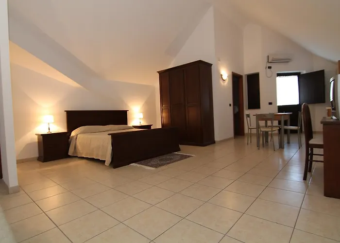 Otel La Rupe San Benedetto de' Marsi